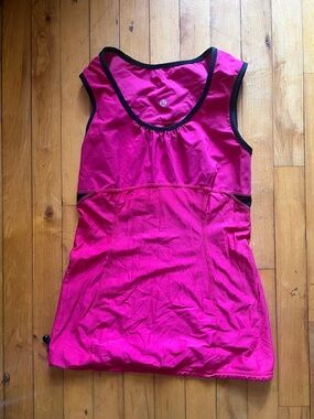 Lululemon tank size 4